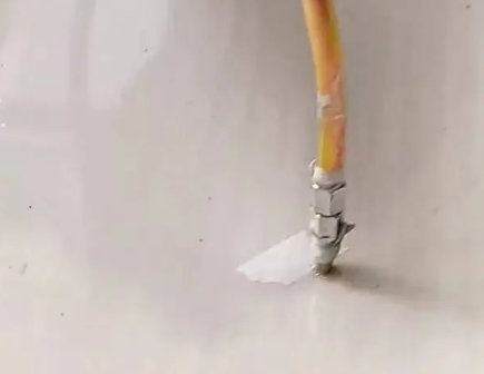 宁蒗瓷砖空鼓维修公司专业解答在瓷砖铺贴过程中，如果使用的砂料过粗（如全部使用了粗砂），可能会导致以下问题
